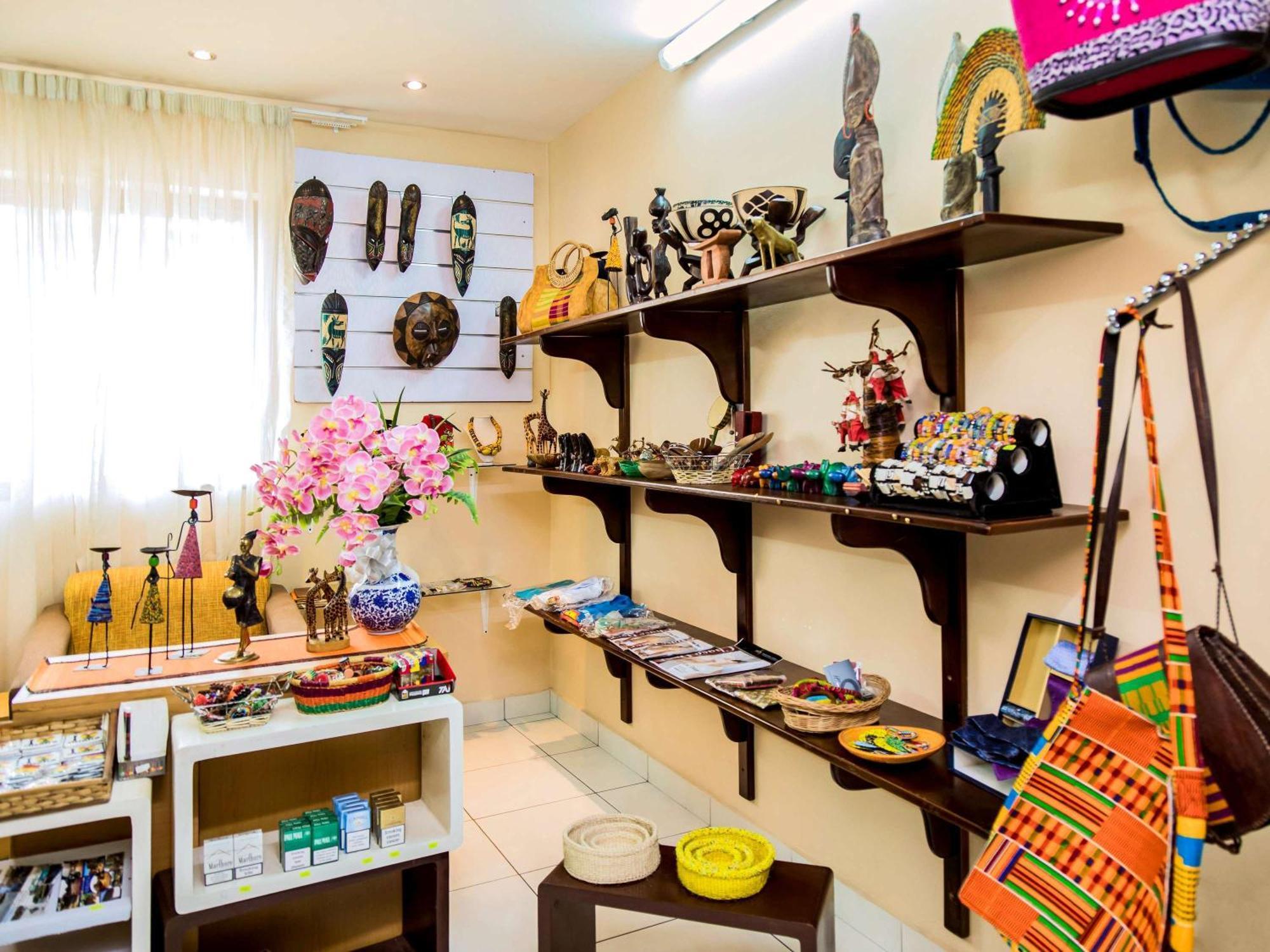 Ibis Styles Accra Airport Hotel Екстериор снимка